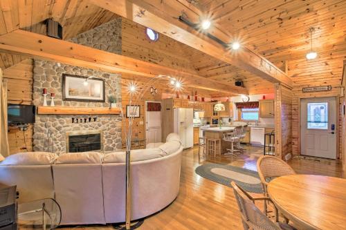 . Waterfront Lake Winnebago Cottage - Boat Dock