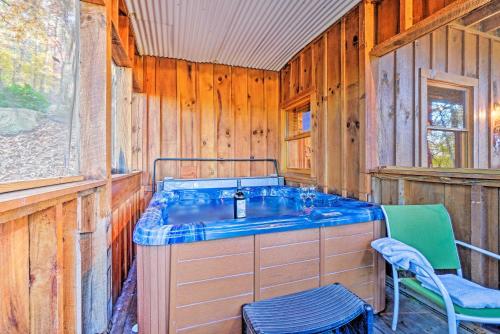Grin N Bear It Cabin with Hot Tub and Fire Pit! in Pigeon Forge, USA