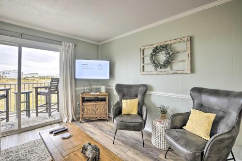 Cozy Ocean Isle Beach Condo, Steps to the Beach!