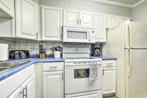 Cozy Ocean Isle Beach Condo, Steps to the Beach!