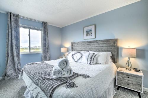 Cozy Ocean Isle Beach Condo, Steps to the Beach!