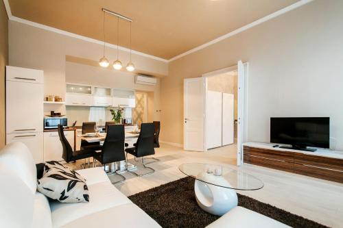 Parliment Luxury Apartment 2