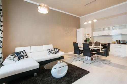 Parliment Luxury Apartment 4