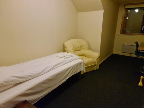 2 bedrooms, 5 beds