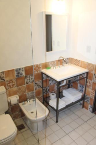 One-Bedroom Apartment image 2