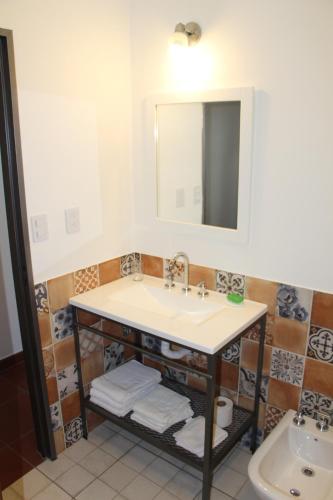 One-Bedroom Apartment image 5