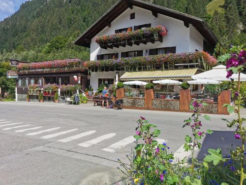 Restoran, Alpenchalet Dona in Partenen