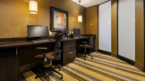 Best Western Premier Freeport Inn Calgary Airport