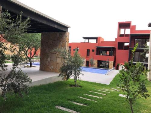 Quiet & Spacious 3BR Pet Friendly/swimming pool