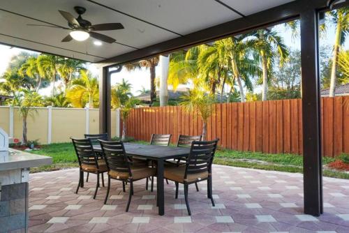 NEW LUXURY VACATION DREAM RENTAL- SLEEPS 15! in Miami, USA