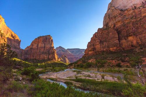 Gateway to Zion on 18th Hole Green - Private Swim Spa - Hot Tub - Golf Course