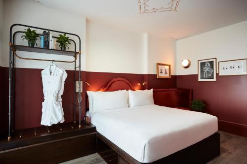 King Room - Disability Access room in CIVILIAN NYC