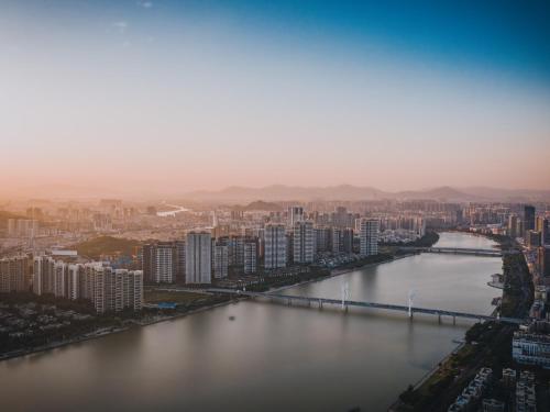 328873433 Radisson RED Hotel Zhuhai Gongbei Port