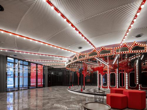 328873479 Radisson RED Hotel Zhuhai Gongbei Port