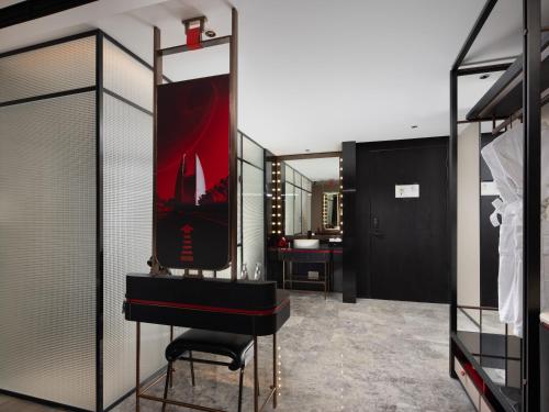 328873498 Radisson RED Hotel Zhuhai Gongbei Port
