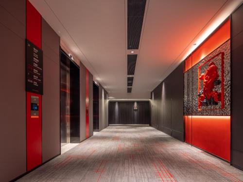 328873503 Radisson RED Hotel Zhuhai Gongbei Port