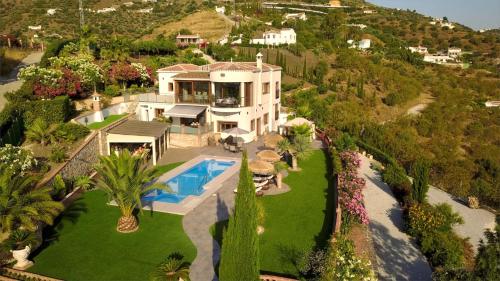 Exceptional Costa del Sol villa for 8, Hi spec, Tranquil setting, Amazing views. Heated pool. - Accommodation - Torrox