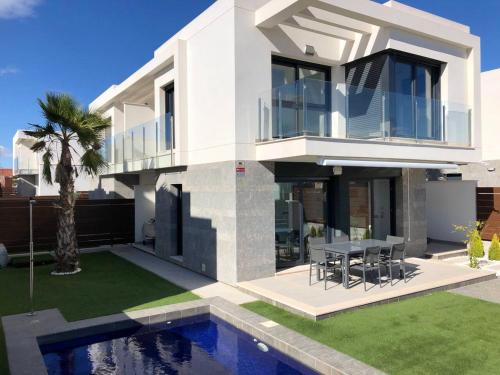 3 bedrooms house with private pool enclosed garden and wifi at Vistebella Golf