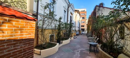 5 Stars High Hostel