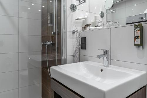 328902263 Augsburg Hotel Sonnenhof