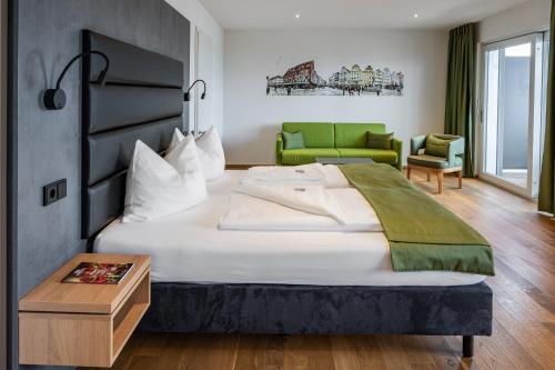 328902267 Augsburg Hotel Sonnenhof
