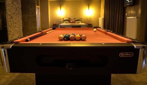 LE LOFT A BULLES (85m2 Jacuzzi Hammam Billiard Bar Douche Sauna), Strasbourg (photo 8)
