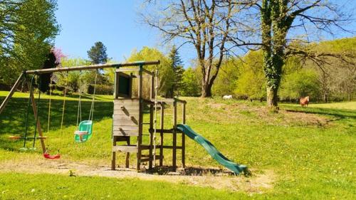 Maison de 4 chambres avec piscine partagee terrasse amenagee et wifi a Puy l'Eveque