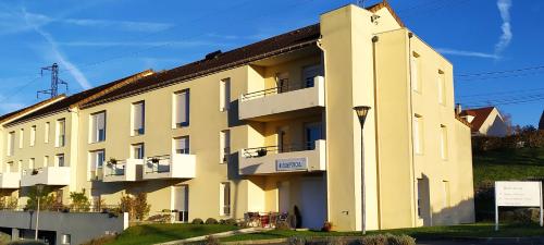 Exterior view, Residence Carouge Appart Hotel in Bretigny-sur-Orge