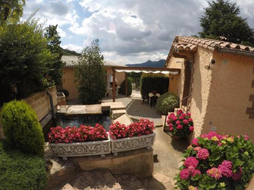 Apartamento con jardín, barbacoa y piscina en pleno Montseny Mas Romeu Turisme Rural - Accommodation - Arbúcies