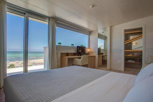 Deluxe Triple Room with Sea View