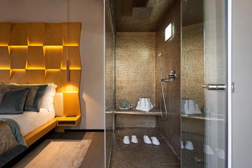 Double Room image 6
