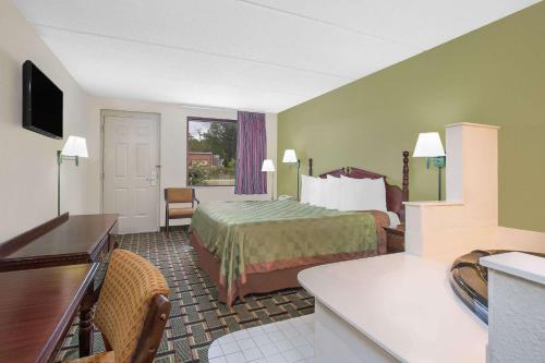 Days Inn by Wyndham Eufaula AL in Eufaula, USA