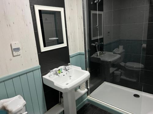 South Lawn Hotel - main image