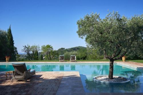 Enjoy great lighting all day long with double east west exposure gîte à louer Mougins