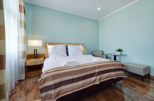 ApartHotel Katowice - Deluxe Rooms with King Beds, City Center, Free Wifi!