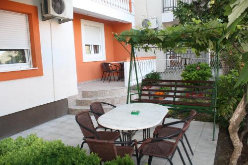 Apartments Brnjada - image 6