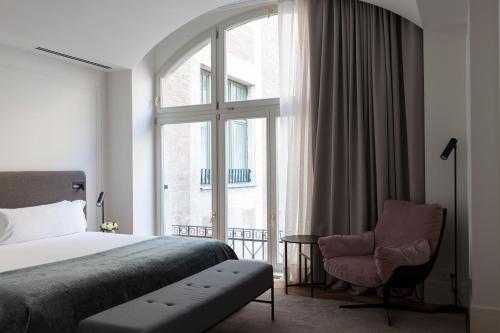 Guestroom, Kozmo Hotel Suites & Spa - The Leading Hotels of the World near Pázmány Péter Catholic University (ITK)