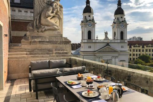 Balcony/terrace, Kozmo Hotel Suites & Spa - The Leading Hotels of the World near Pázmány Péter Catholic University (ITK)