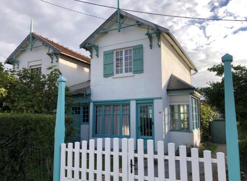 Villa Les Vagues - maison typique de Berck-sur-mer des années 20 avec Jardin à 300 m de la plage gîte à louer Berck-Plage