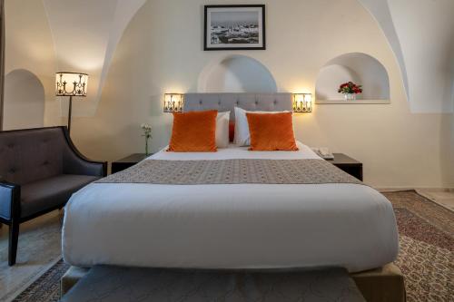 Deluxe One-Bedroom Suite with Spa Bath room in The Sephardic House Hotel in The Jewish Quarter
