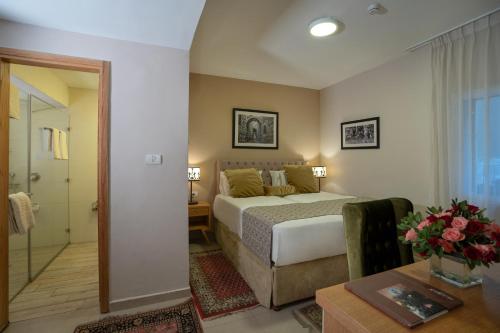 Economy Double or Twin Room image 2