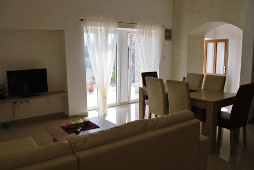 Apartment Mateo in Sajini