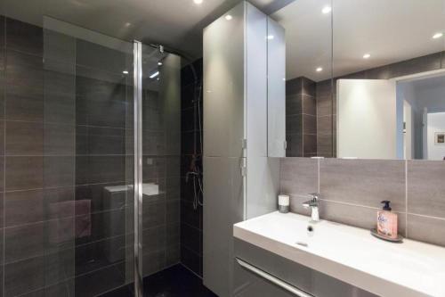 Cannes 2 chambres vue mer proche plage