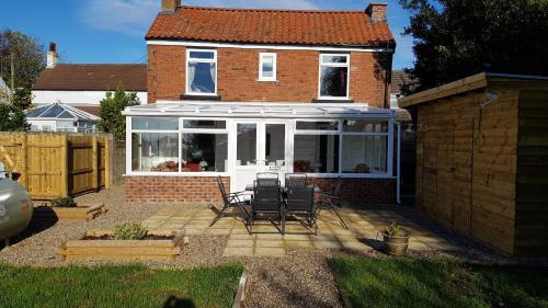 Hot Tub Pet Friendly Luxury Cosy Cottage, Near Withernsea and Patrington