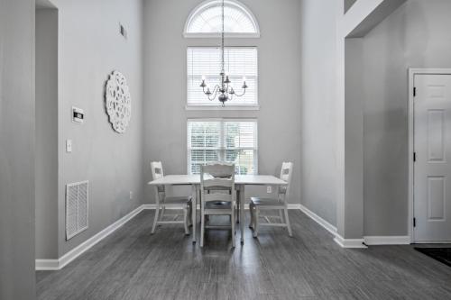 Зручності, Bright Open House Minutes To Downtown Cartersville in Смірна (Джорджія)