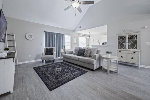 Bright Open House Minutes To Downtown Cartersville in Смірна (Джорджія)
