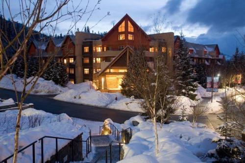 WHISTLER Luxury Ski In/Out+ Parking+HotTub + Pool