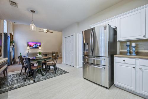 Konyha, Enjoy This Amazing Home With Porch & Grill Near DT in Woodstock (Giorgia)