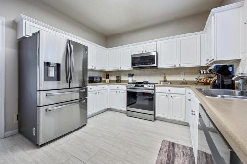 Konyha, Enjoy This Amazing Home With Porch & Grill Near DT in Woodstock (Giorgia)