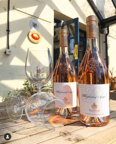 The Red Cow - Guest House near White Cross